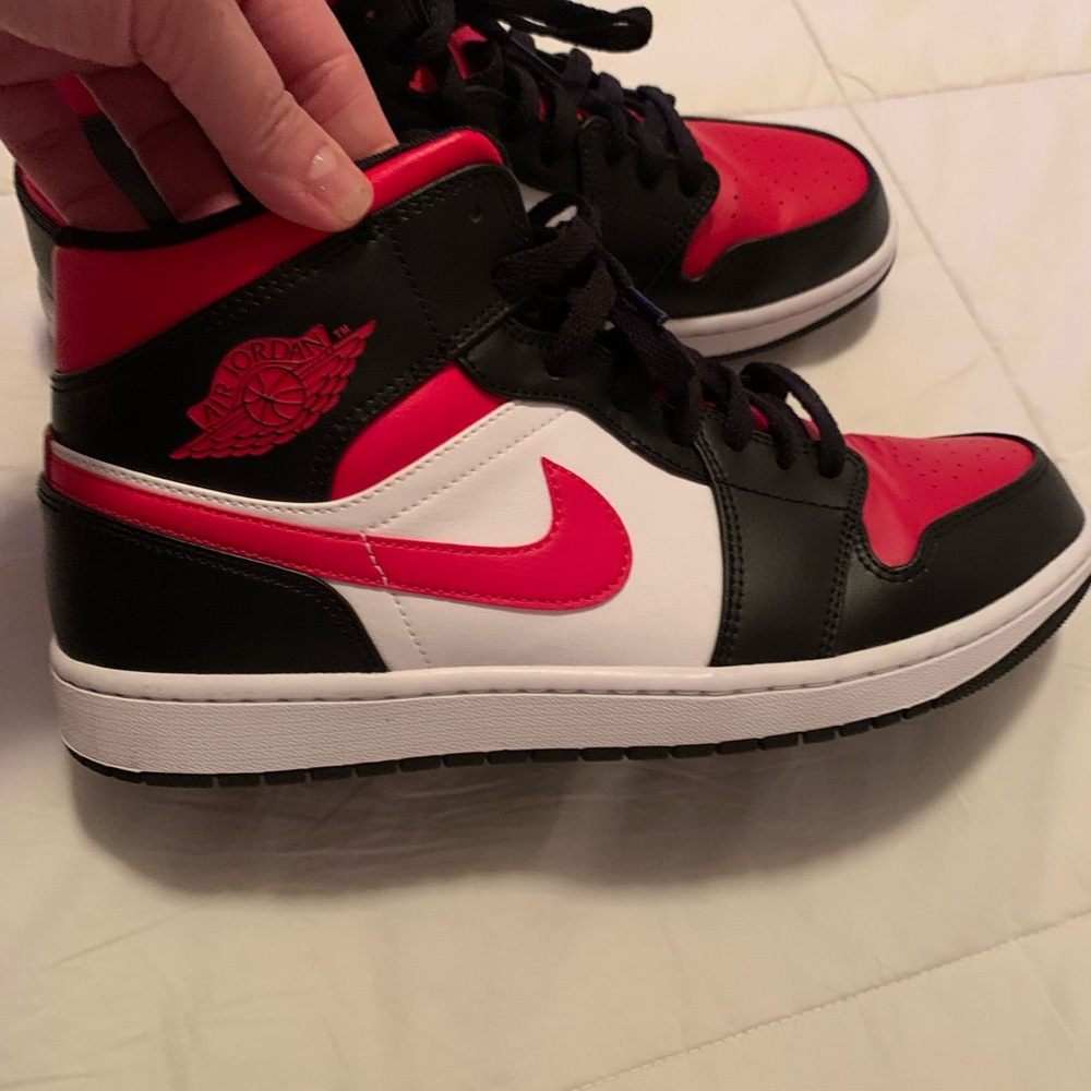Jordan 1 Mid - Picture 5 of 11